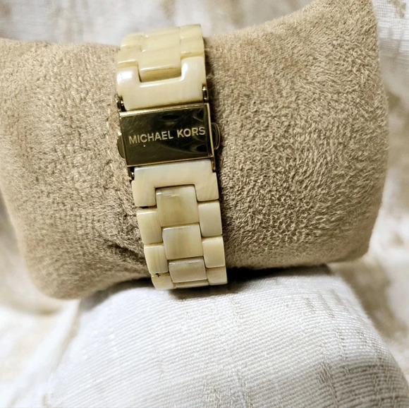 Michael Kors Mother Of Pearl Gold Tone Stainless Steel Horn Resin Jet Set MK5039 - Picture 7 of 13